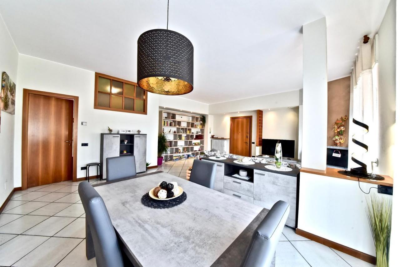 Modern Apartment Halfway Between Milan And Como Cogliate Extérieur photo