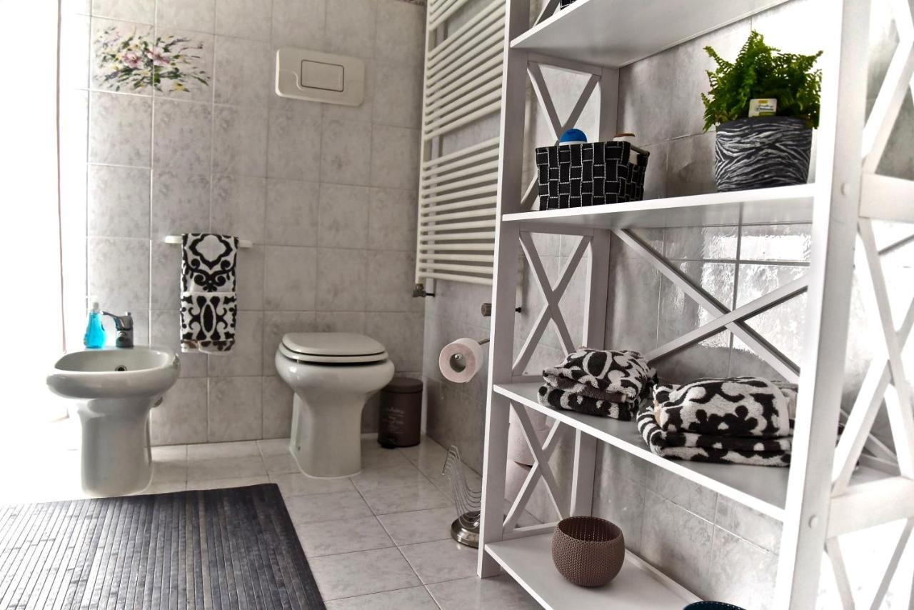 Modern Apartment Halfway Between Milan And Como Cogliate Extérieur photo