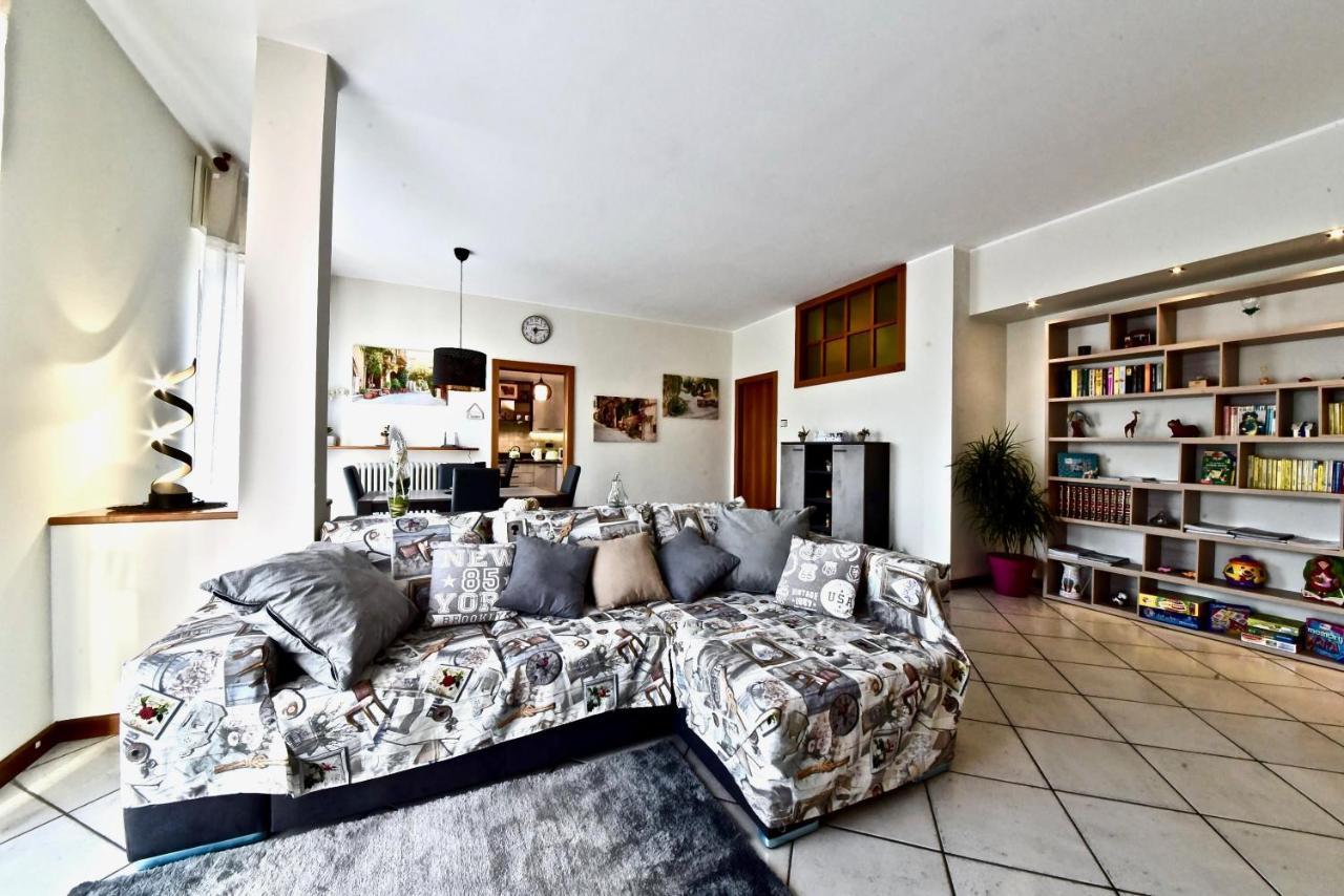 Modern Apartment Halfway Between Milan And Como Cogliate Extérieur photo