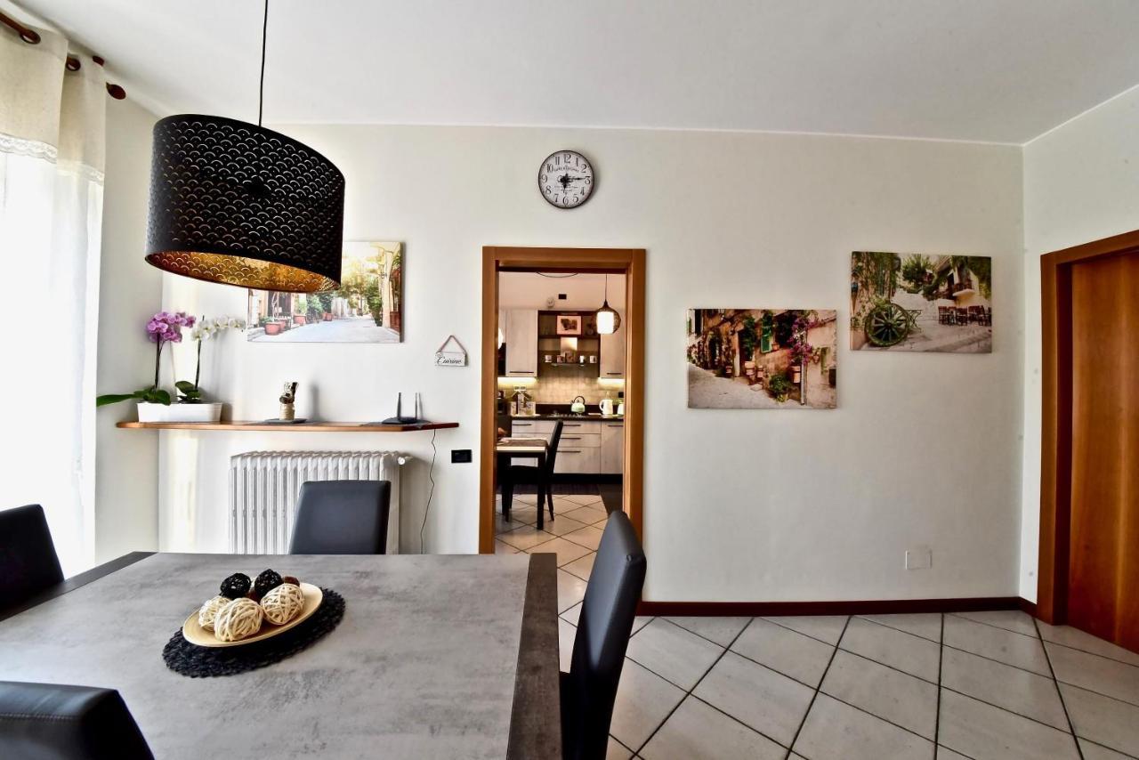 Modern Apartment Halfway Between Milan And Como Cogliate Extérieur photo